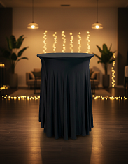 Коктейльный стол со стрейч скатертью черного цвета